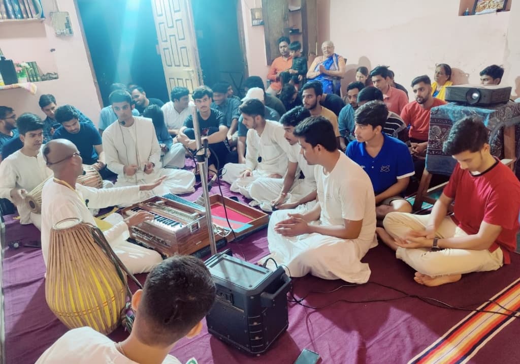 Youth Gita & Kirtan Session